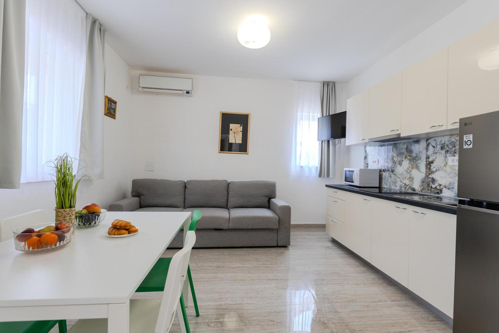 Apartments Lorena 普利拉卡 外观 照片