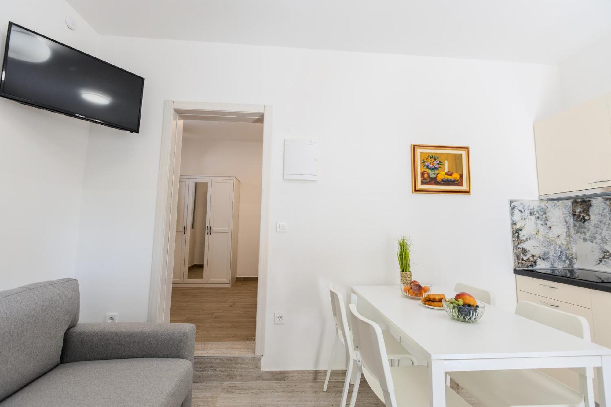 Apartments Lorena 普利拉卡 外观 照片