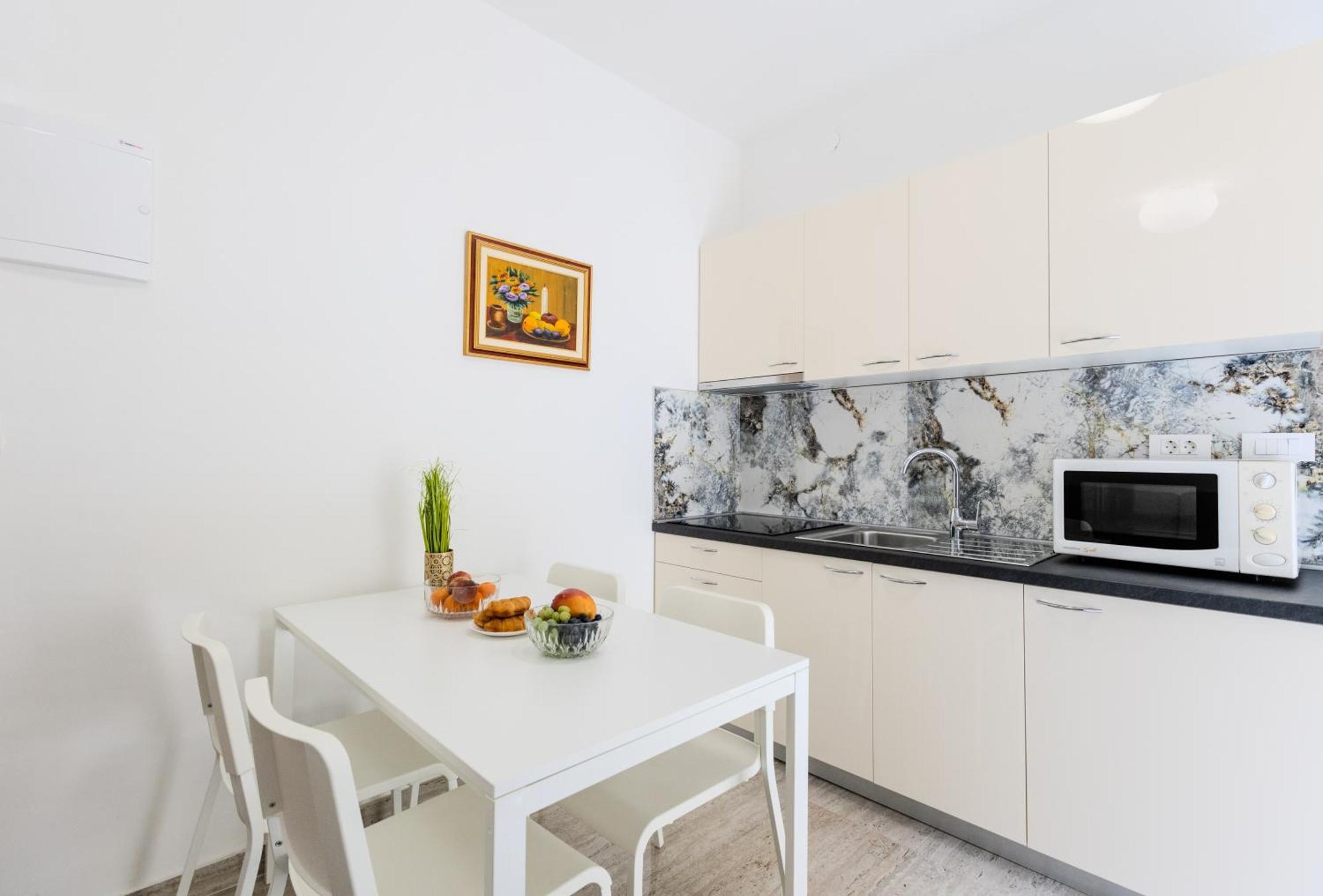 Apartments Lorena 普利拉卡 外观 照片